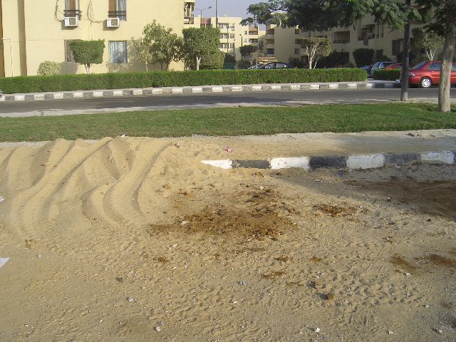 رمال ما زالت مكانها رغم انتهاء الأعمال